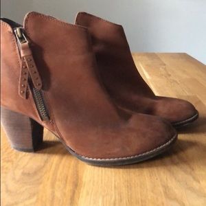 Size 8 Steve Madden booties